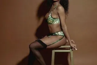 Slim & Curvy ; 5”5 pretty face, Amazing BODY! Available NOW! 😘 - Image 2