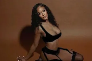 Slim & Curvy ; 5”5 pretty face, Amazing BODY! Available NOW! 😘 - Image 1